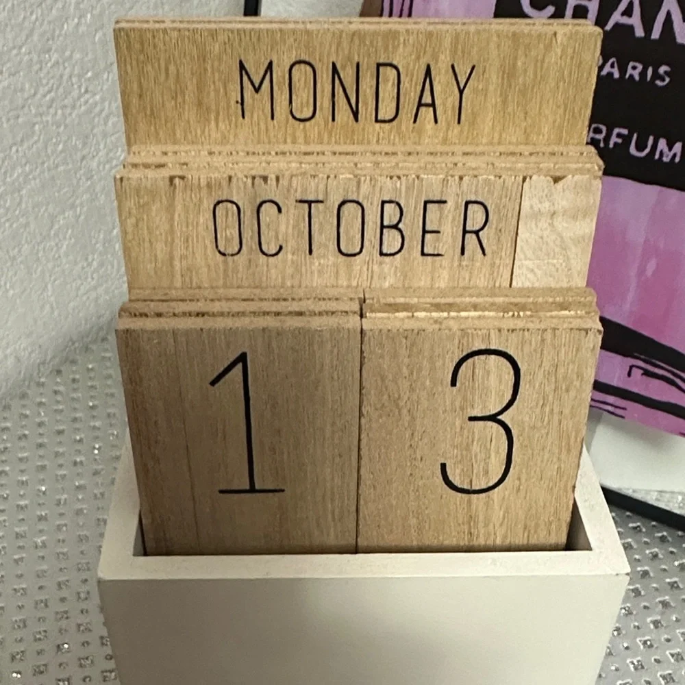 Natural Wood Desk Calendar